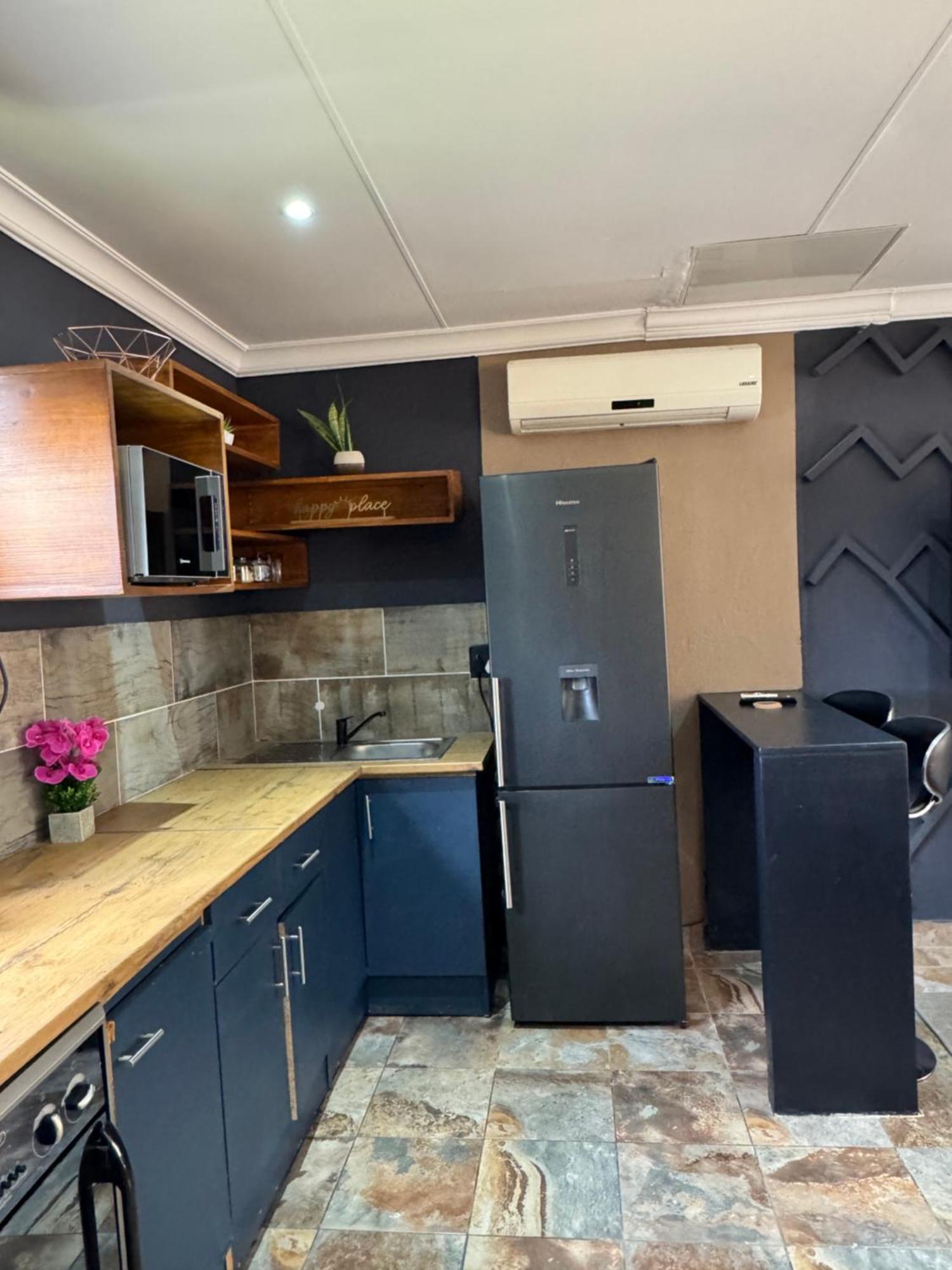 Spacious Stay-In 2Bedroom Apartment Κέμπτον Παρκ Εξωτερικό φωτογραφία